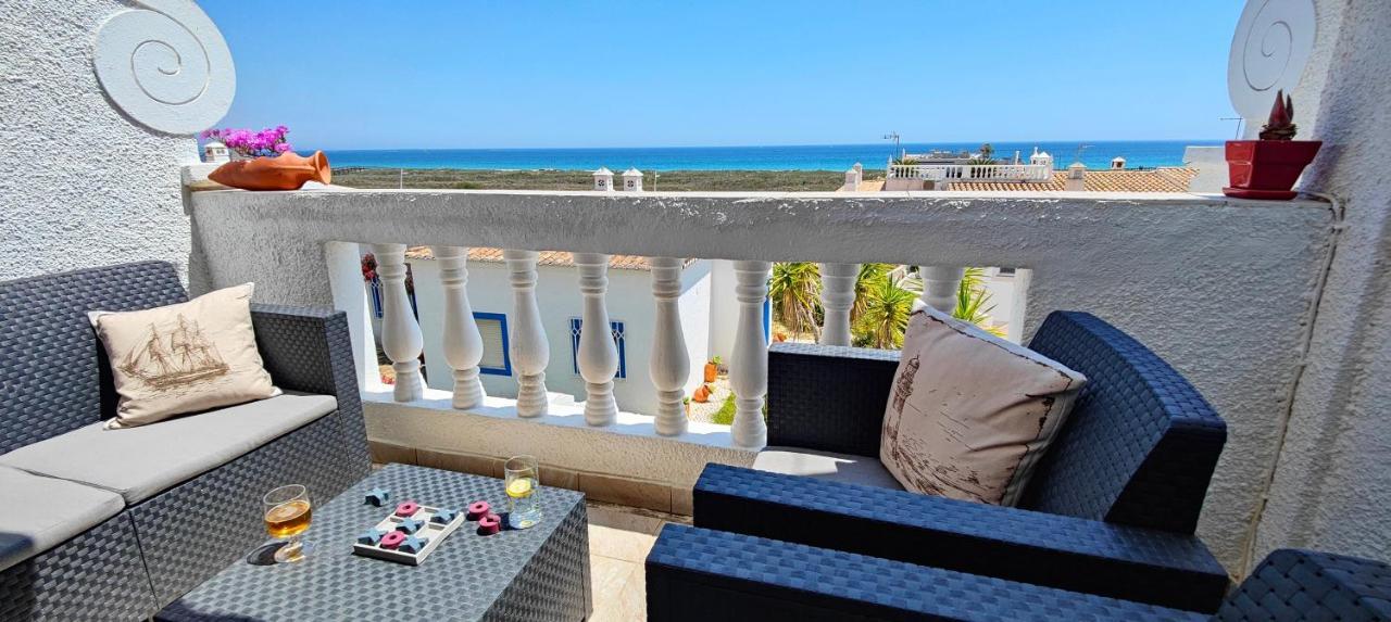 לאגוּ‏ש The Swallow'S Rest Beach House - Meia Praia מראה חיצוני תמונה